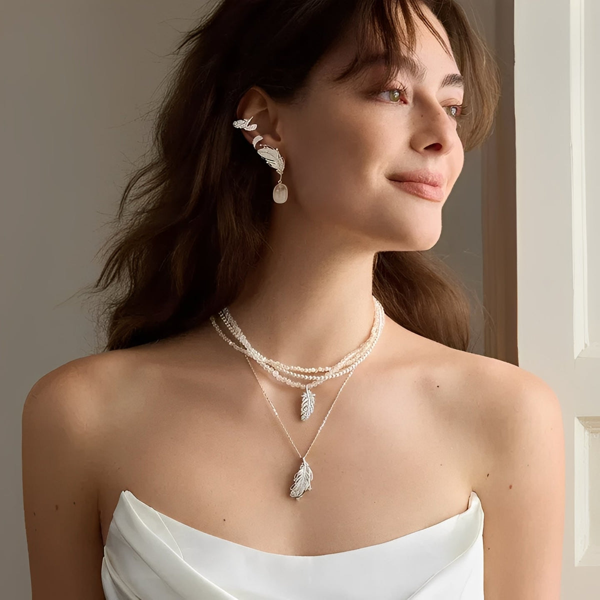 Solène White Feather Pearl Necklace