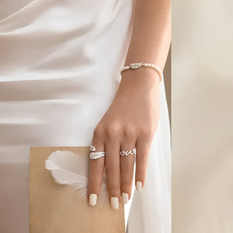 Adalhild White Feather Pearls Bracelet
