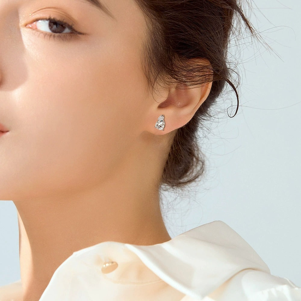 Althéa White Teardrop Stud Earrings
