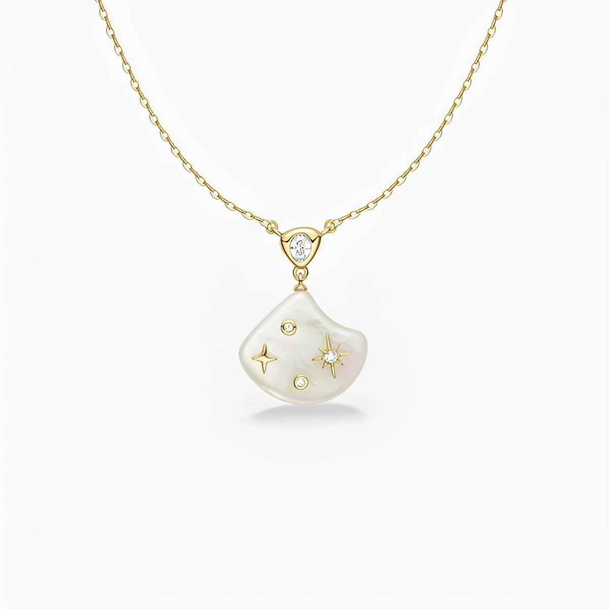 Asymétrique Gold Star Shell Necklace