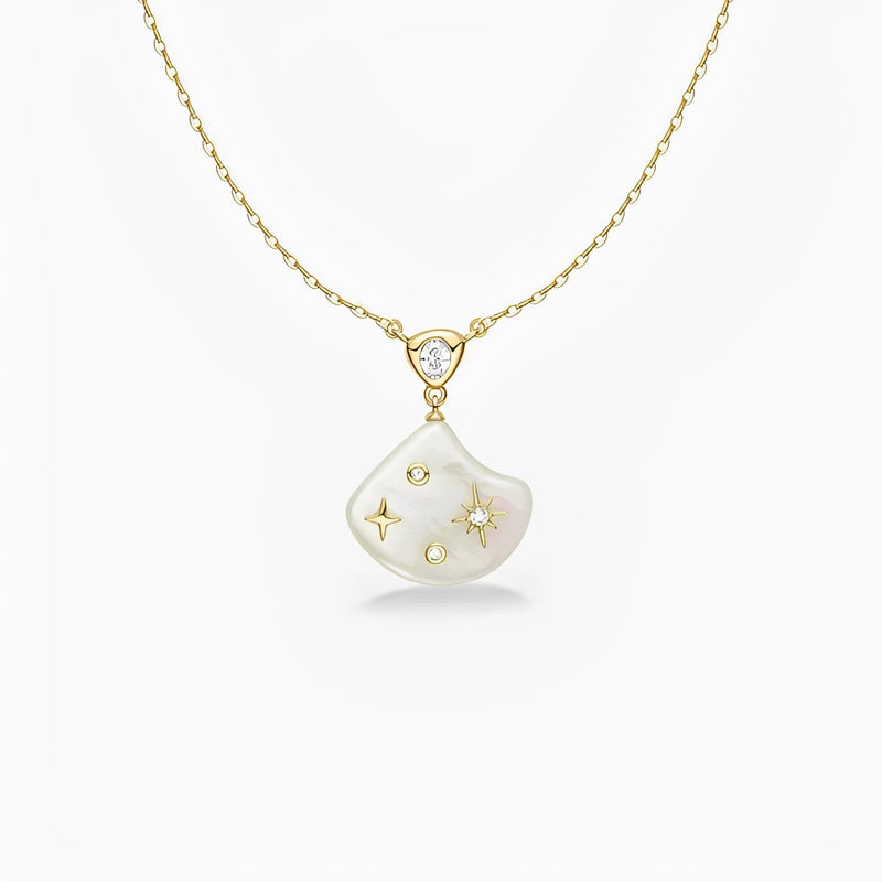 Asymétrique Gold Star Shell Necklace