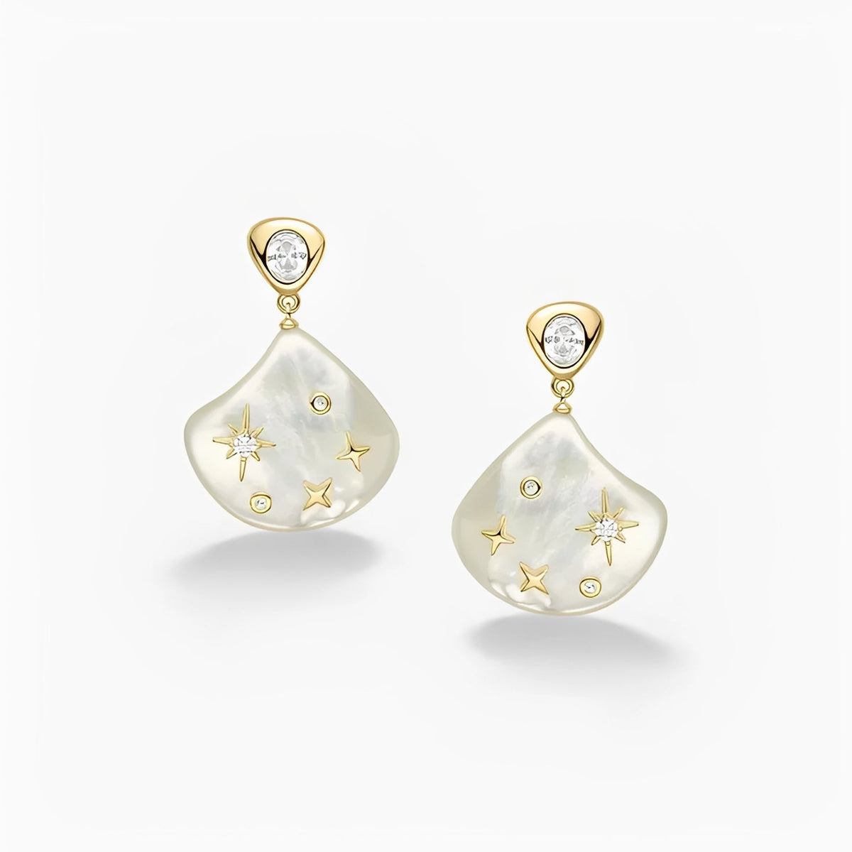 Asymétrique Gold Star Shell Stud Earrings