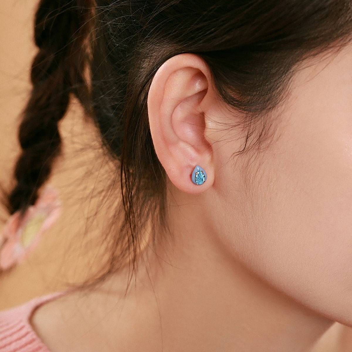Berhild Blue Teardrop Stud Earrings