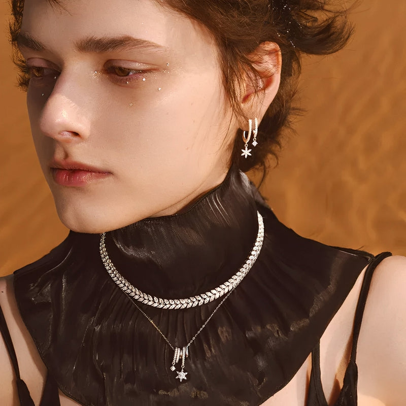 Berthilde White Snowflake Floral Necklace
