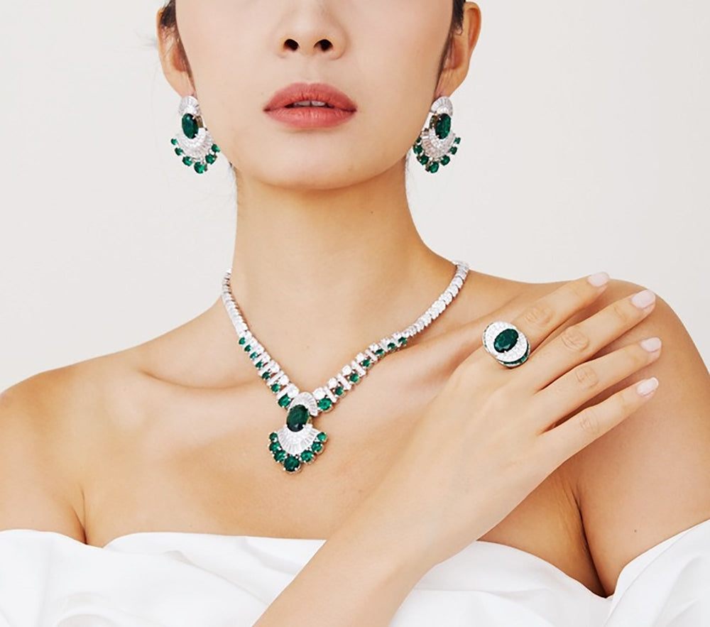 Brunrun Geometric Fan Necklace