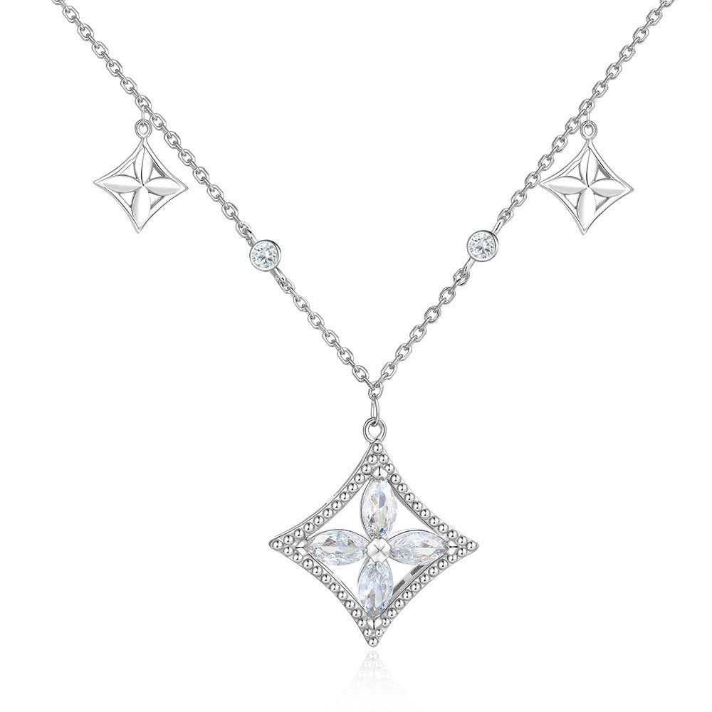 Clymène White Floral Necklace
