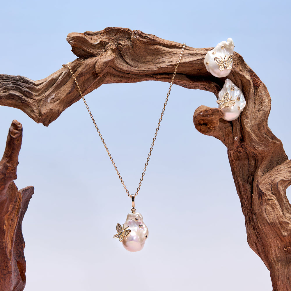 Douceur Baroque Butterfly Pearl Stud Earrings