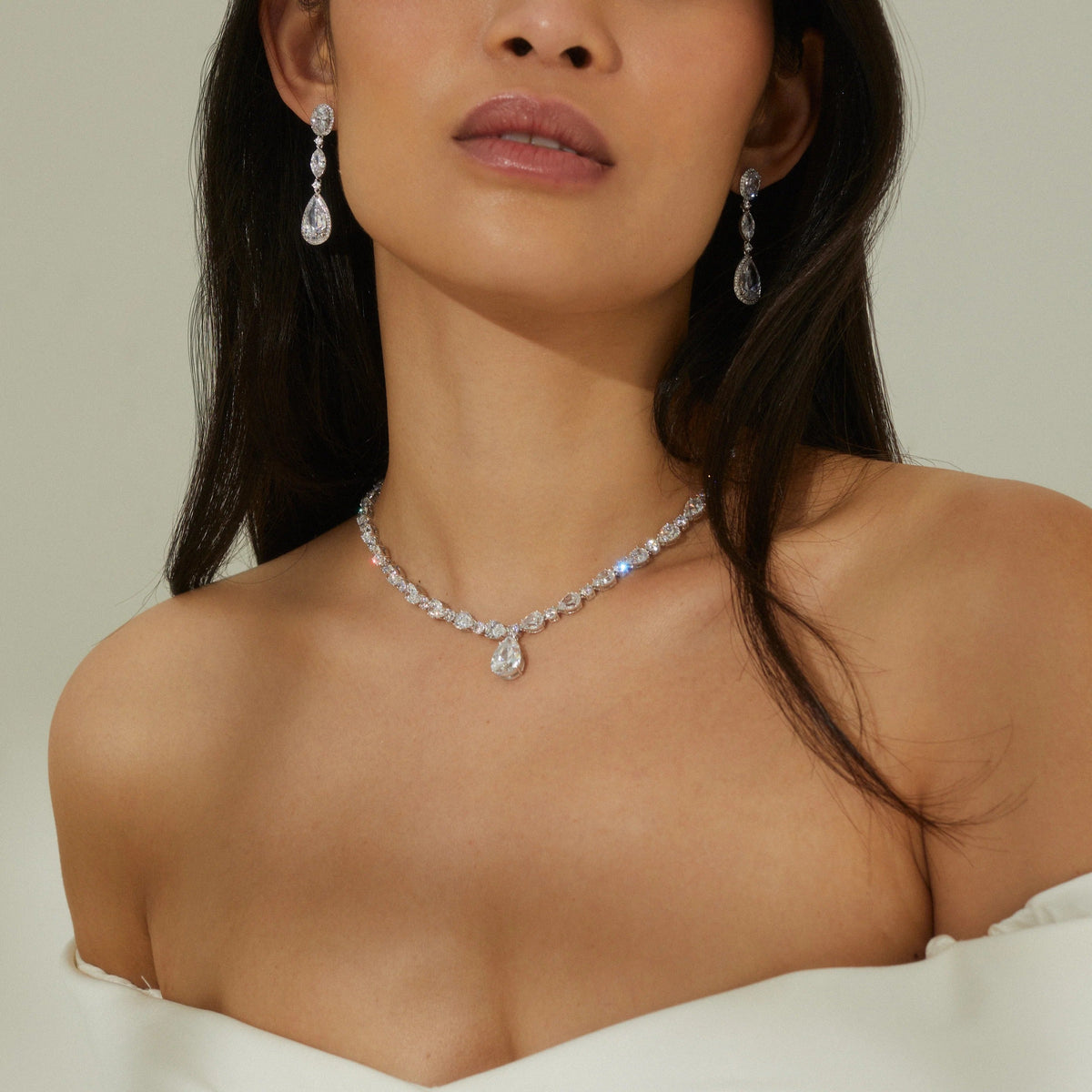 Églantine White Teardrop Necklace