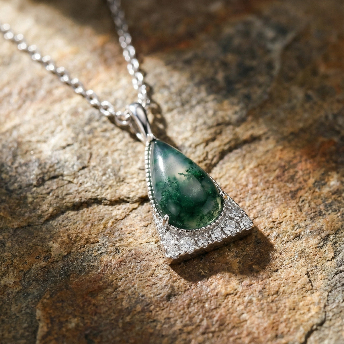 Éloïse Moss Green Teardrop Necklace