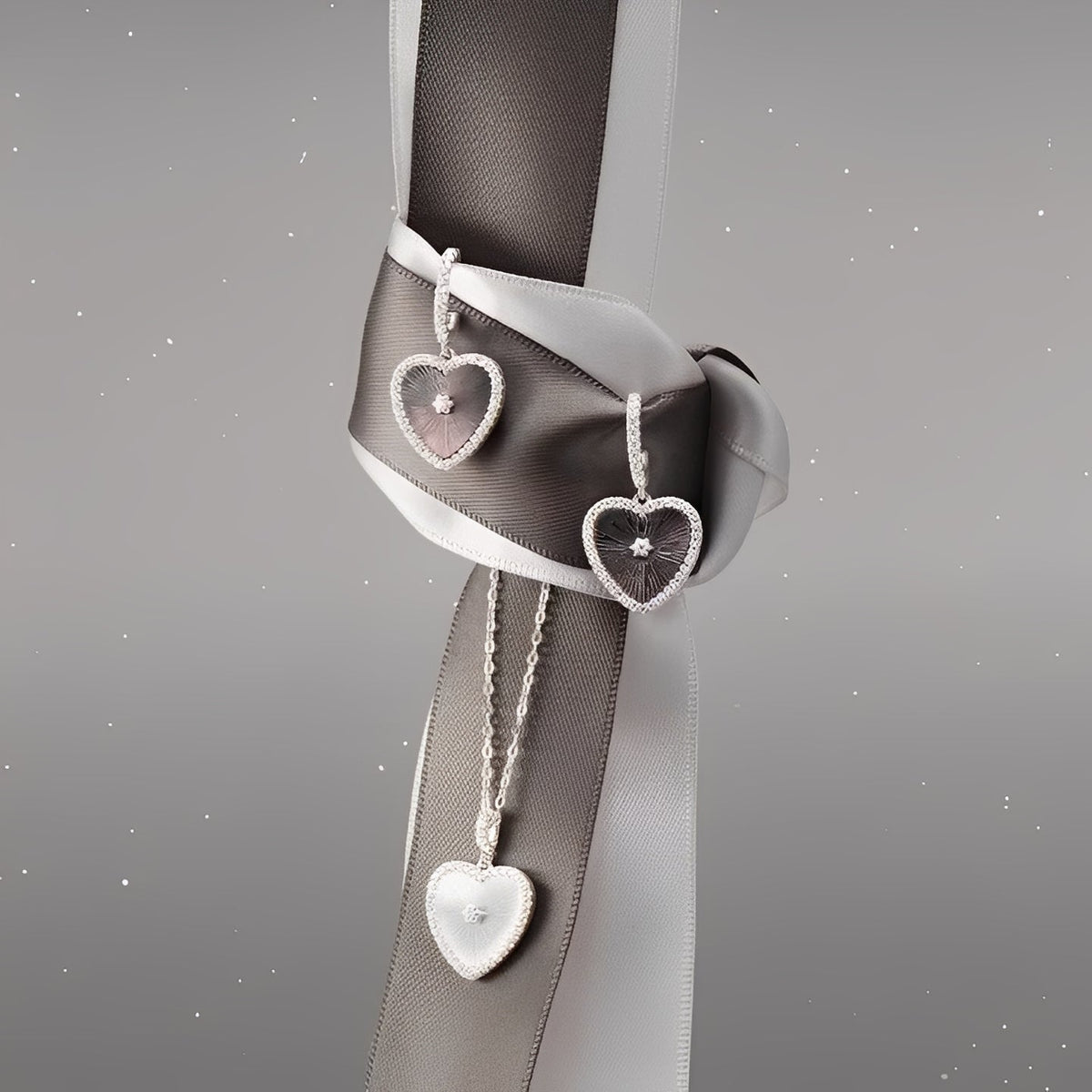 Émaillé Black Shell Heart Earrings
