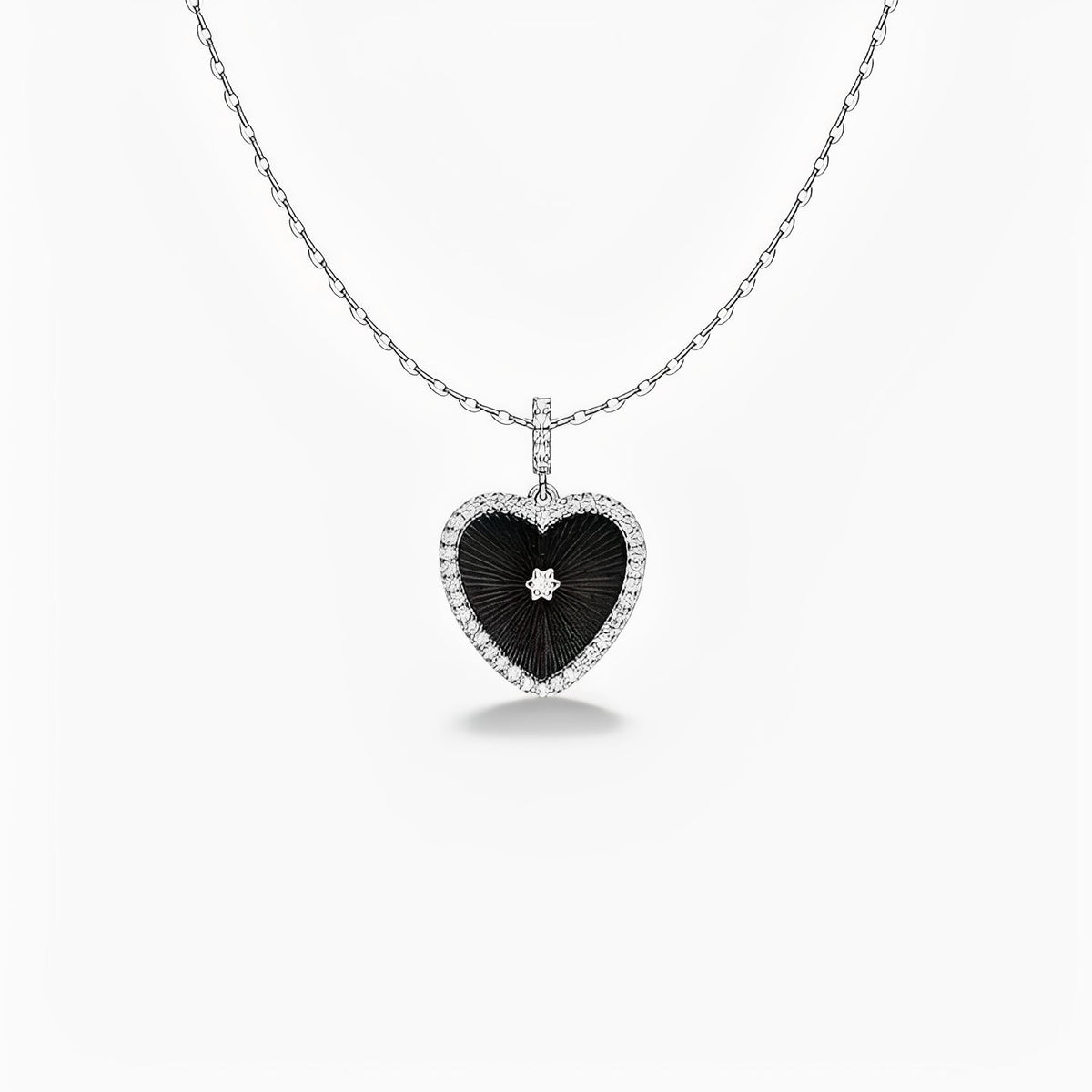 Émaillé Black Shell Heart Necklace
