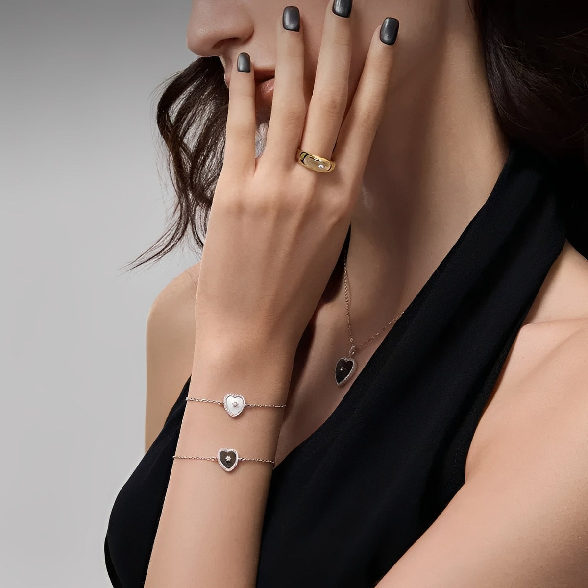 Émaillé White Shell Heart Bracelet