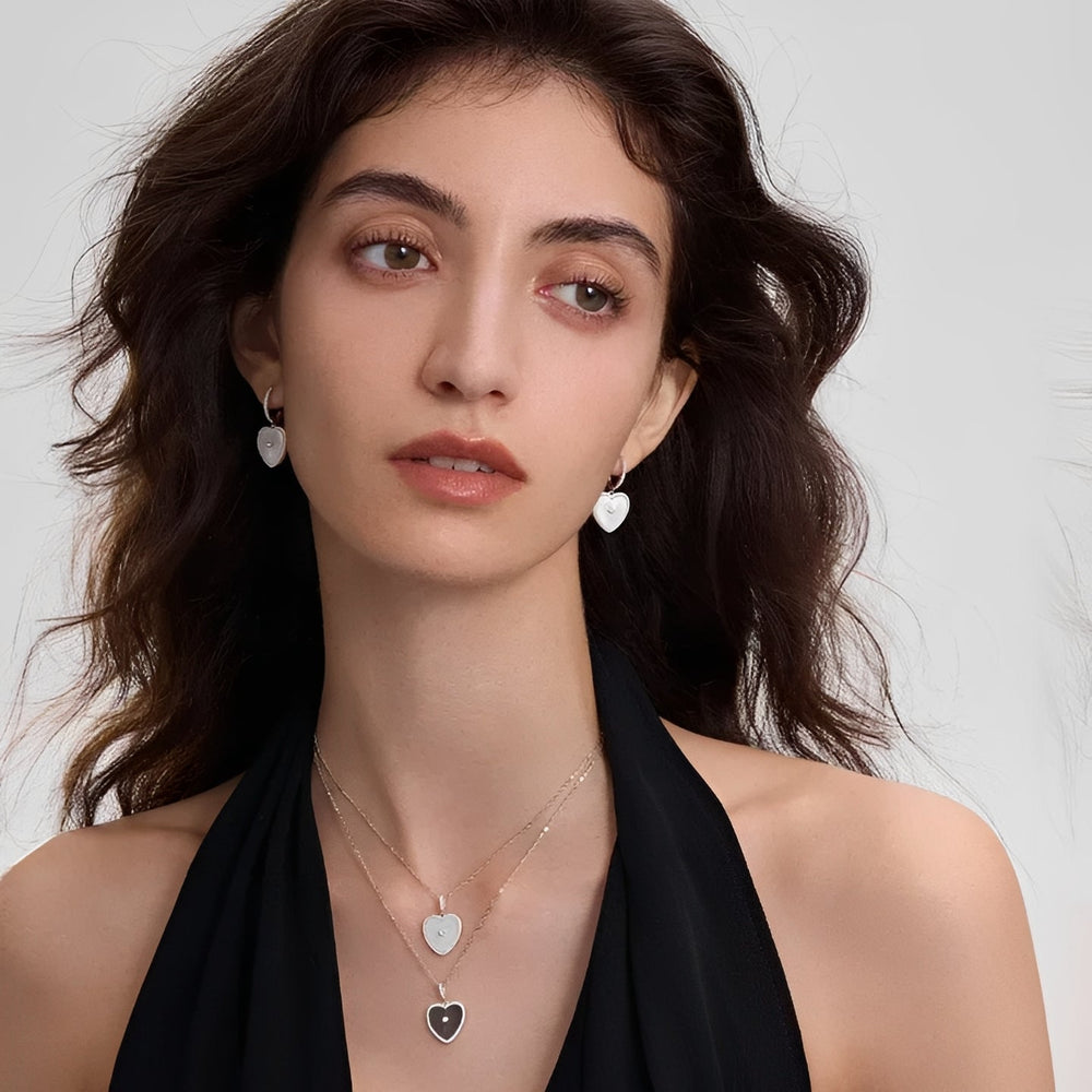 Émaillé White Shell Heart Earrings