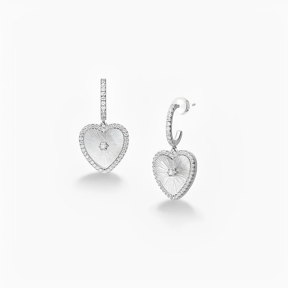 Émaillé White Shell Heart Earrings