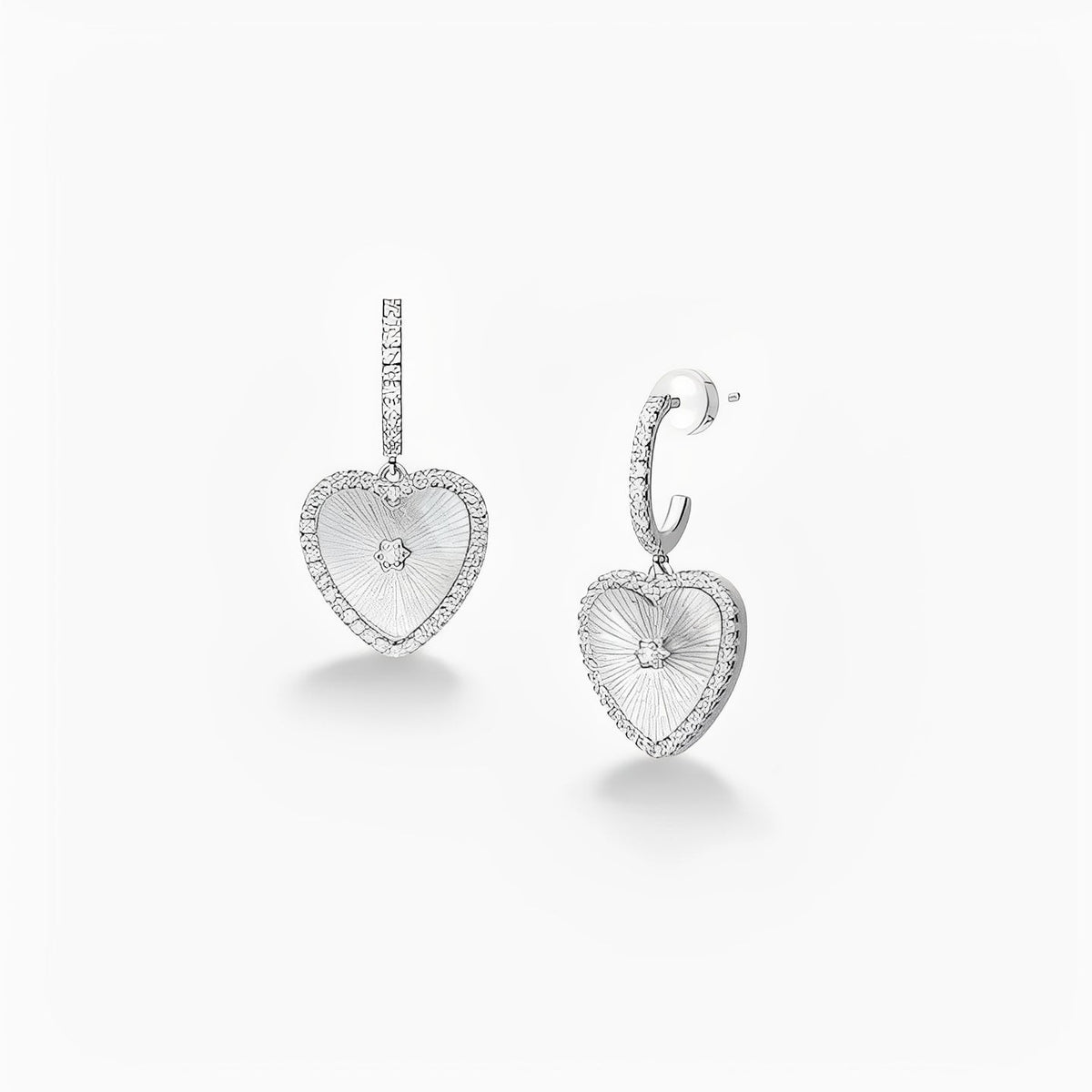 Émaillé White Shell Heart Earrings