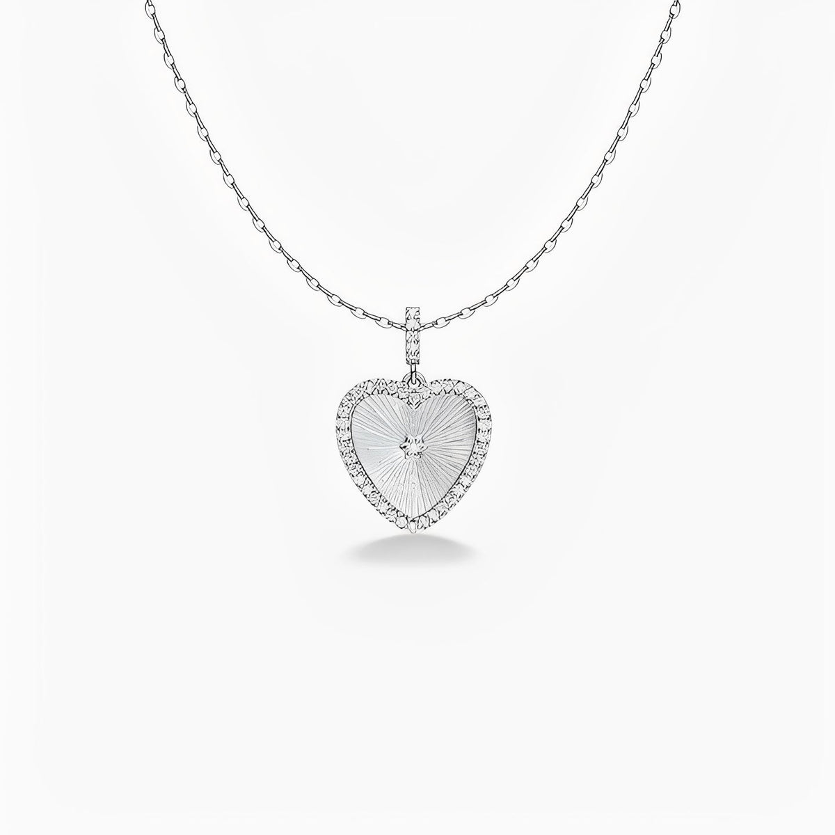 Émaillé White Shell Heart Necklace