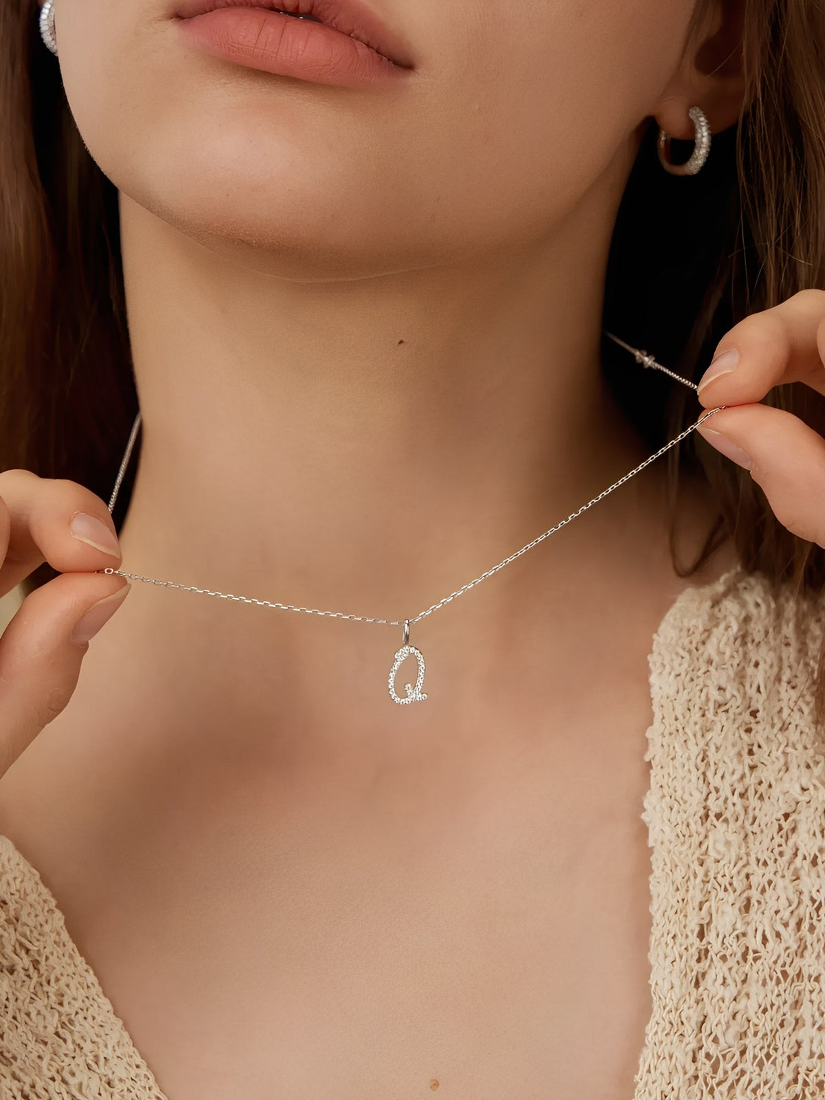 Érica White Initial Letter Necklace