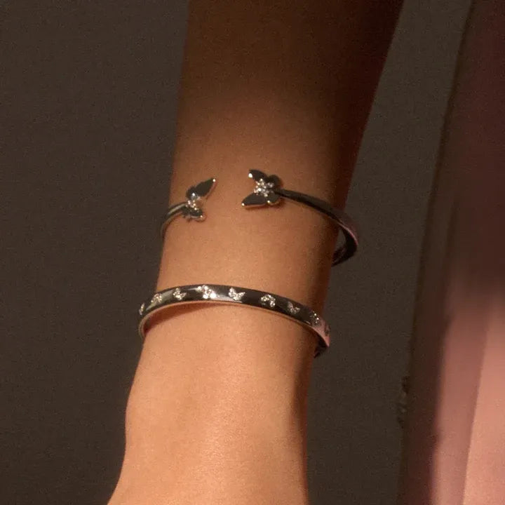 Étroit White Butterfly Open Bangle