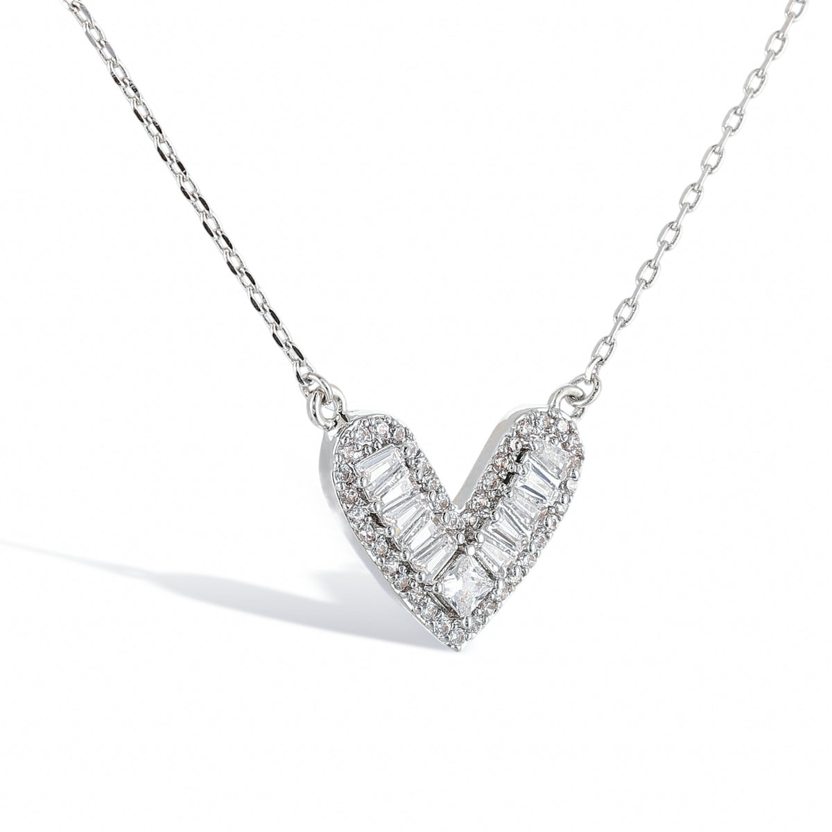Évelyne White Heart Necklace