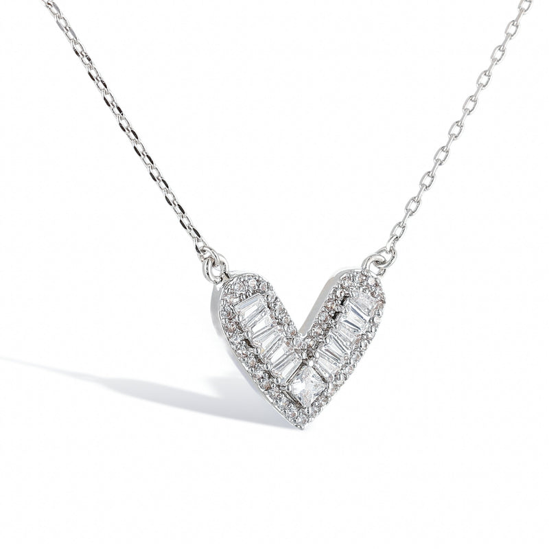 Évelyne White Heart Necklace