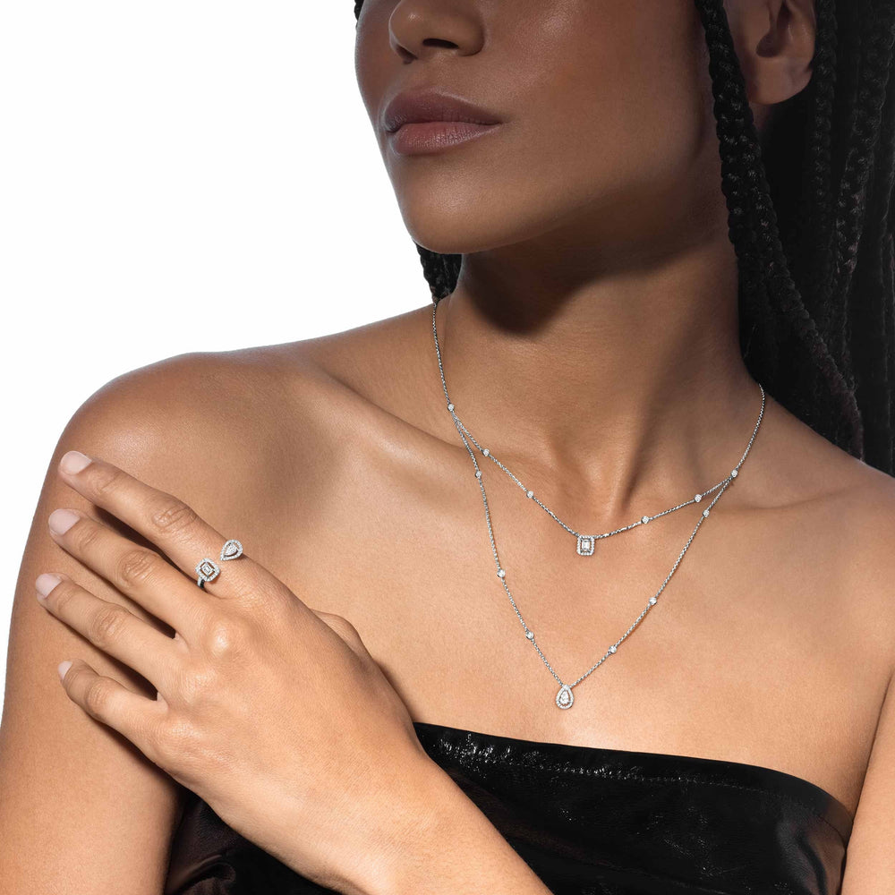 Évita White Teardrop Necklace