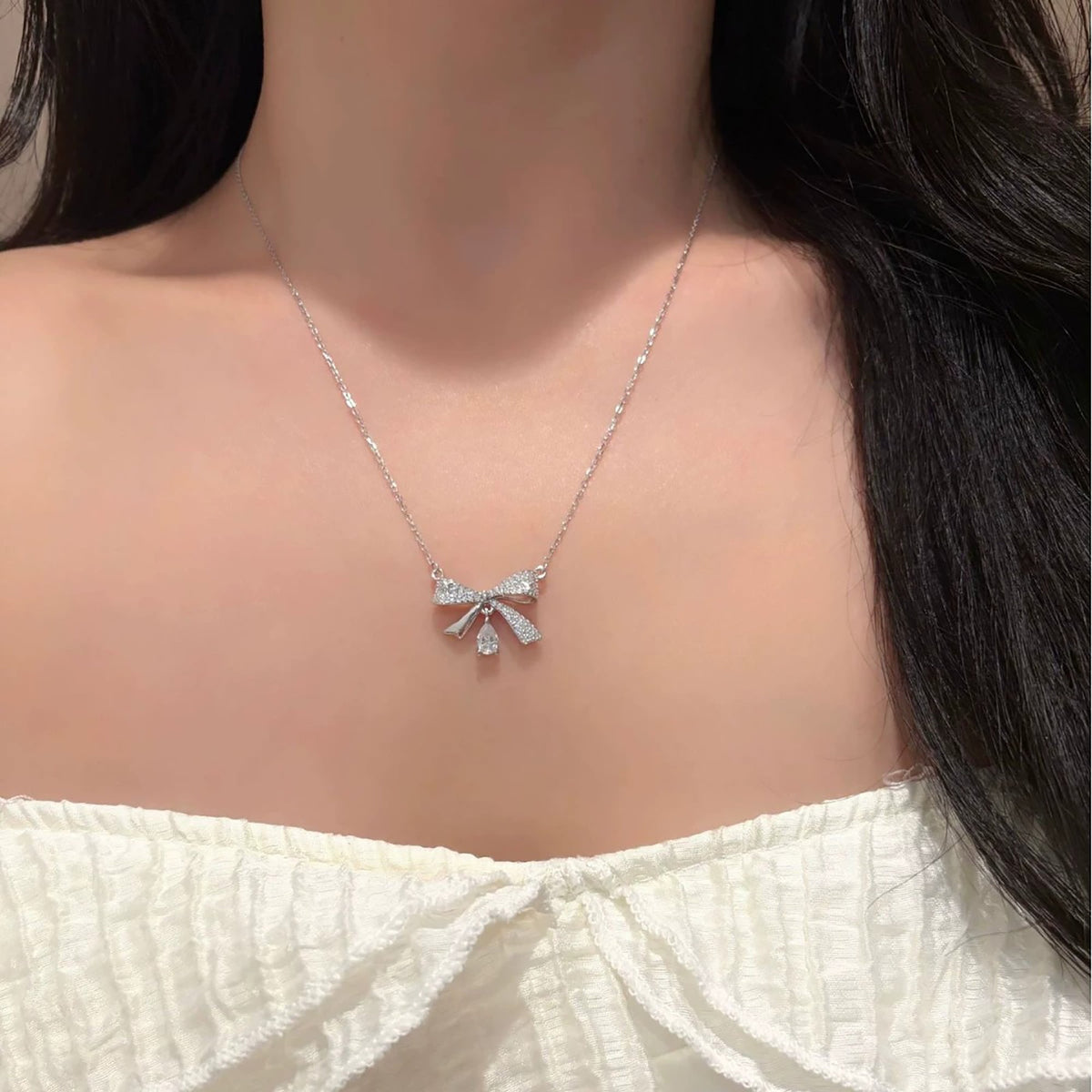 Hrodlind White Butterfly Bow Necklace
