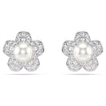Hyacinthe White Floral Pearl Stud Earrings