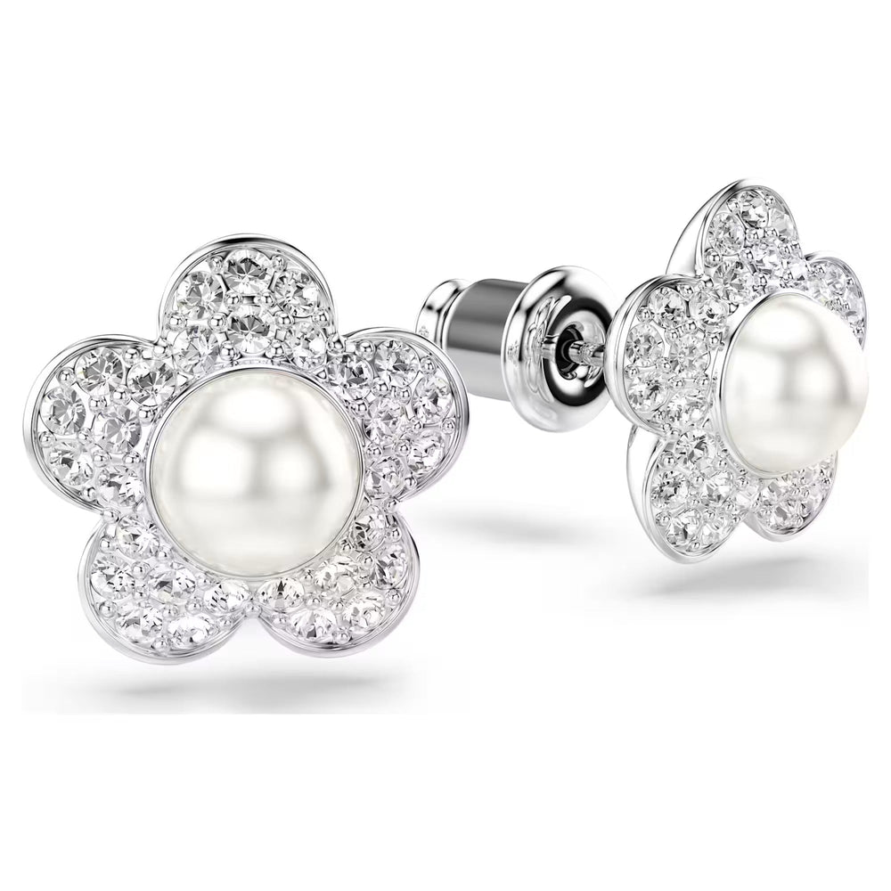 Hyacinthe White Floral Pearl Stud Earrings