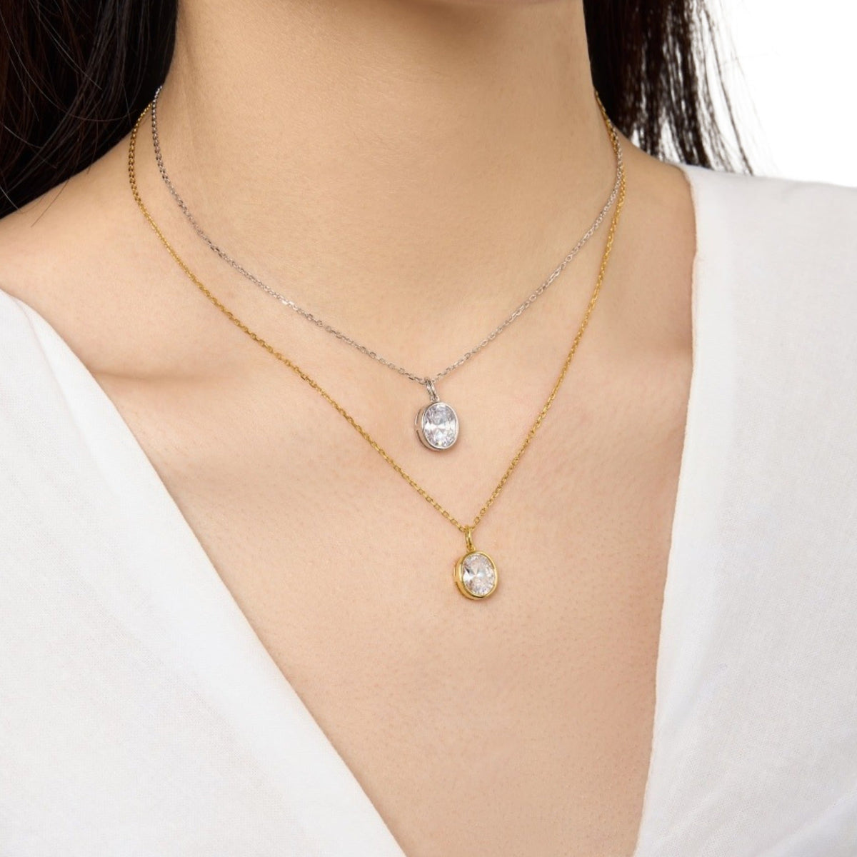 Ingrun White Oval Necklace