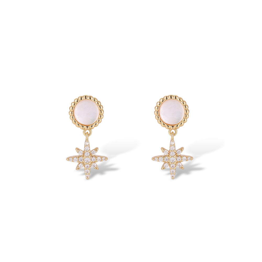 Jacinthe White Shell Starburst Short Earrings
