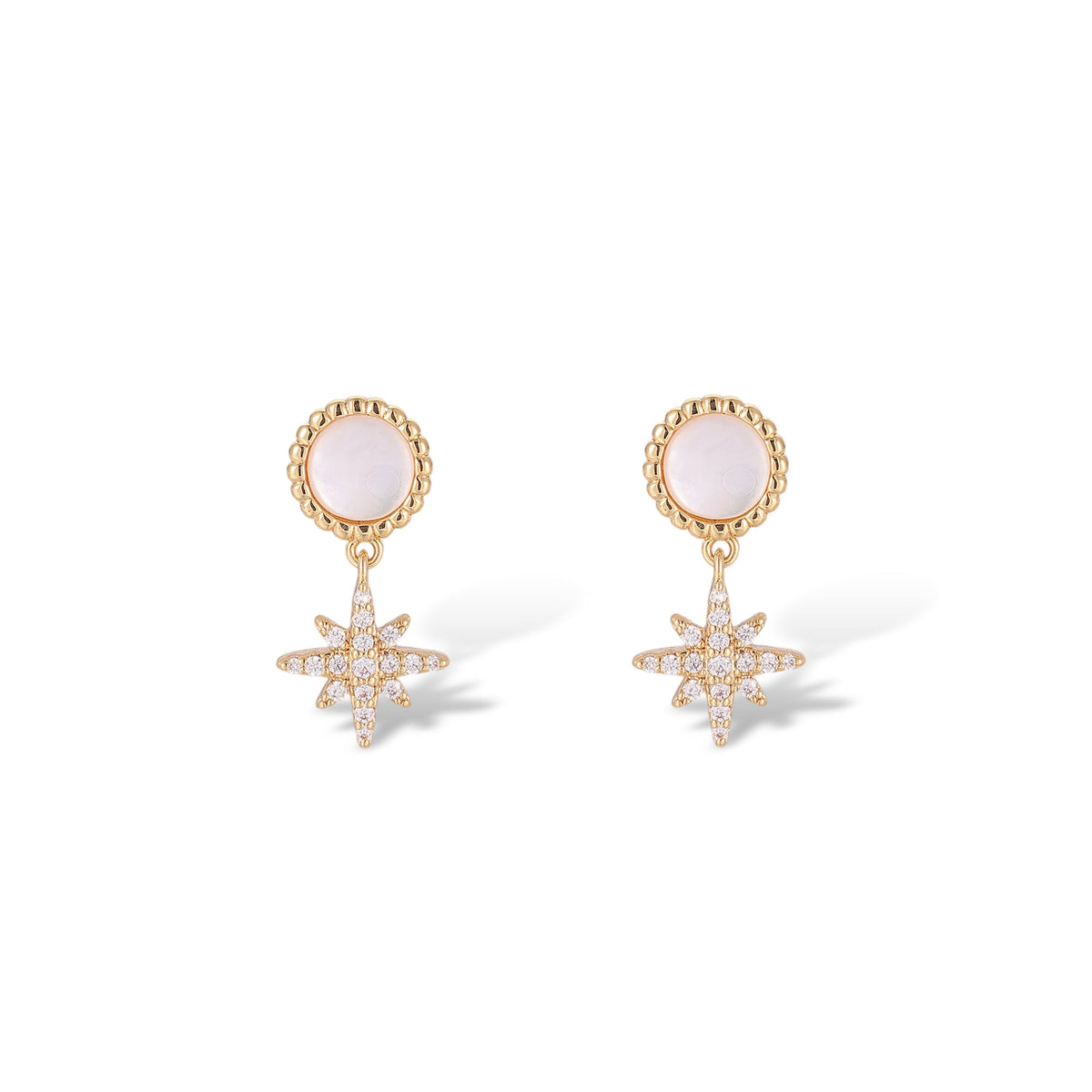 Jacinthe White Shell Starburst Short Earrings