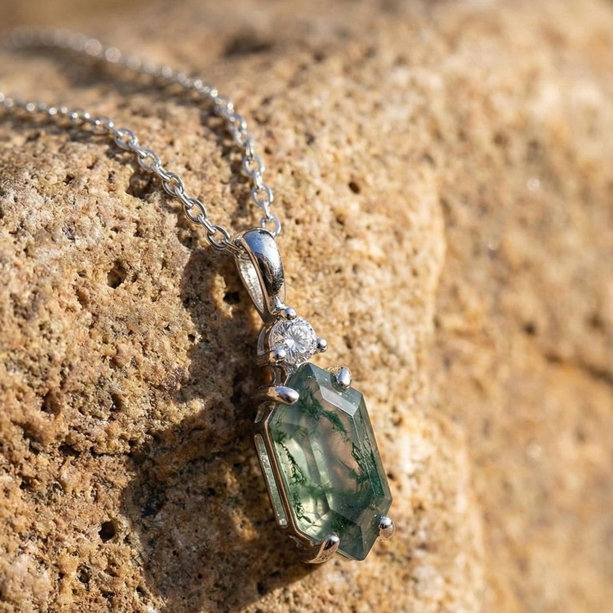 Korrigane Rectangular Moss Necklace