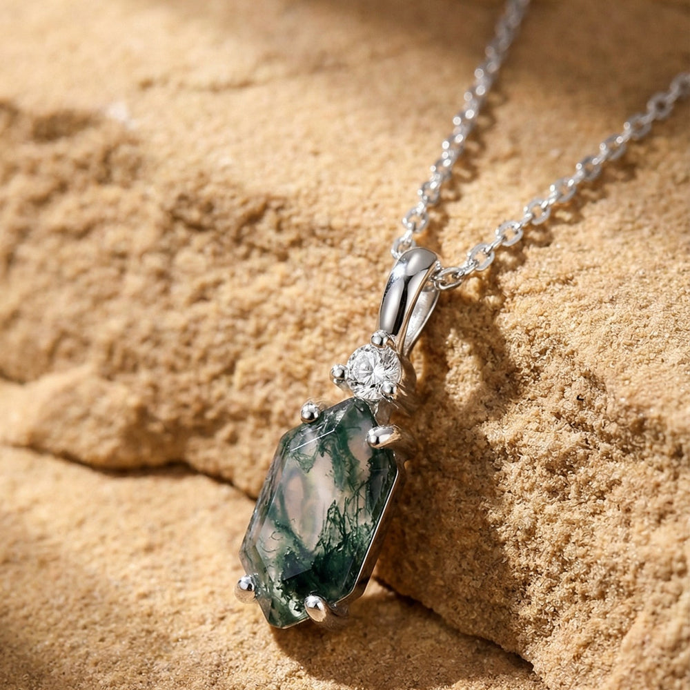 Korrigane Rectangular Moss Necklace