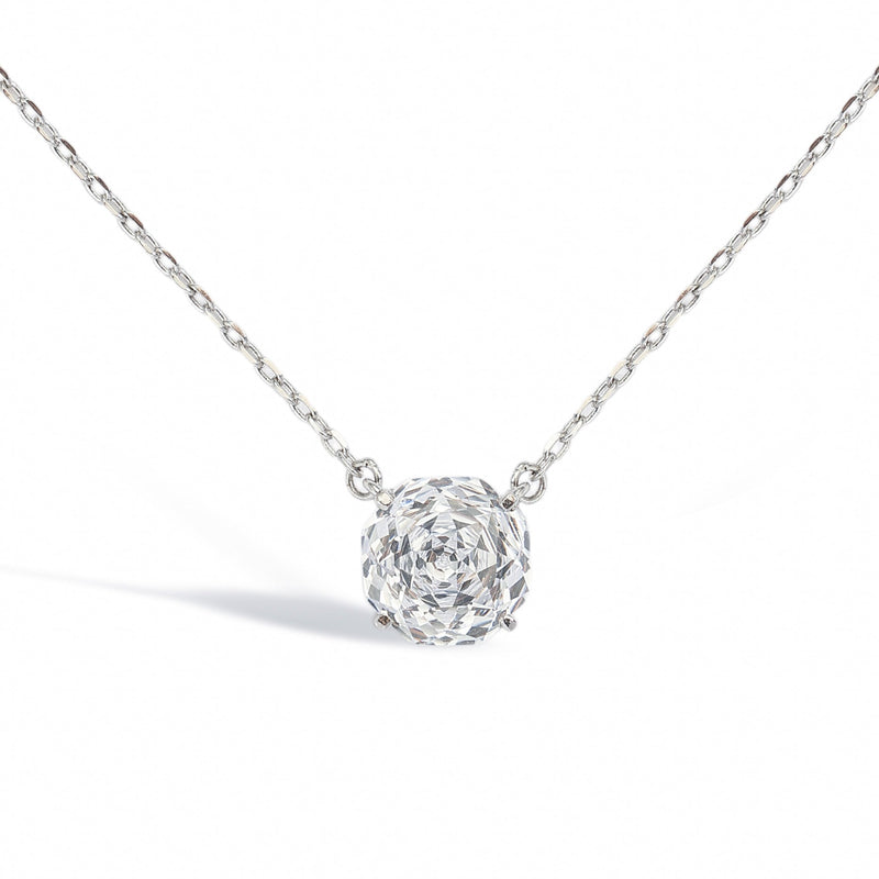 Lætitia White Floral Necklace