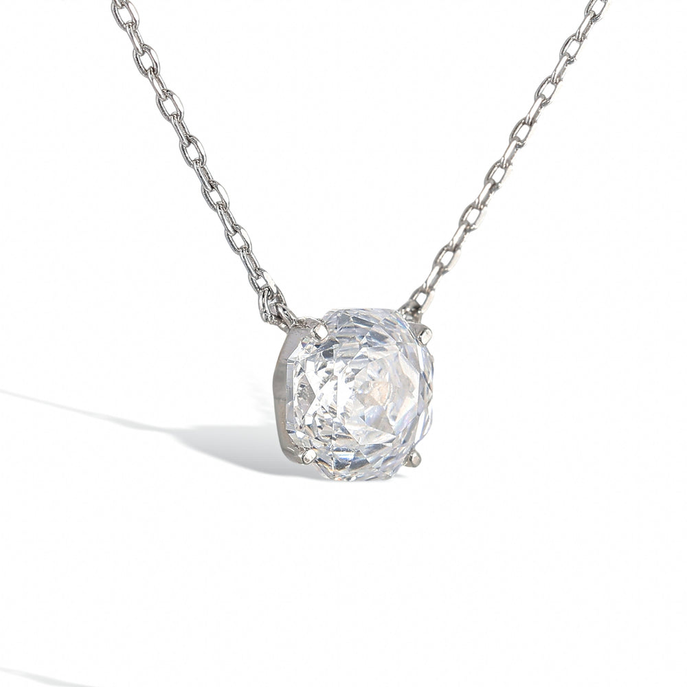 Lætitia White Floral Necklace