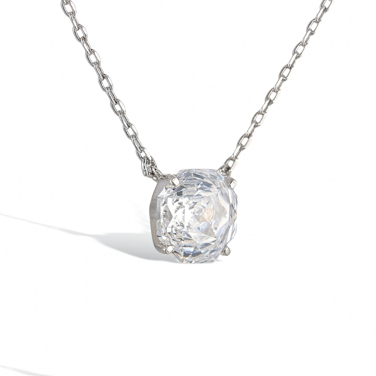 Lætitia White Floral Necklace