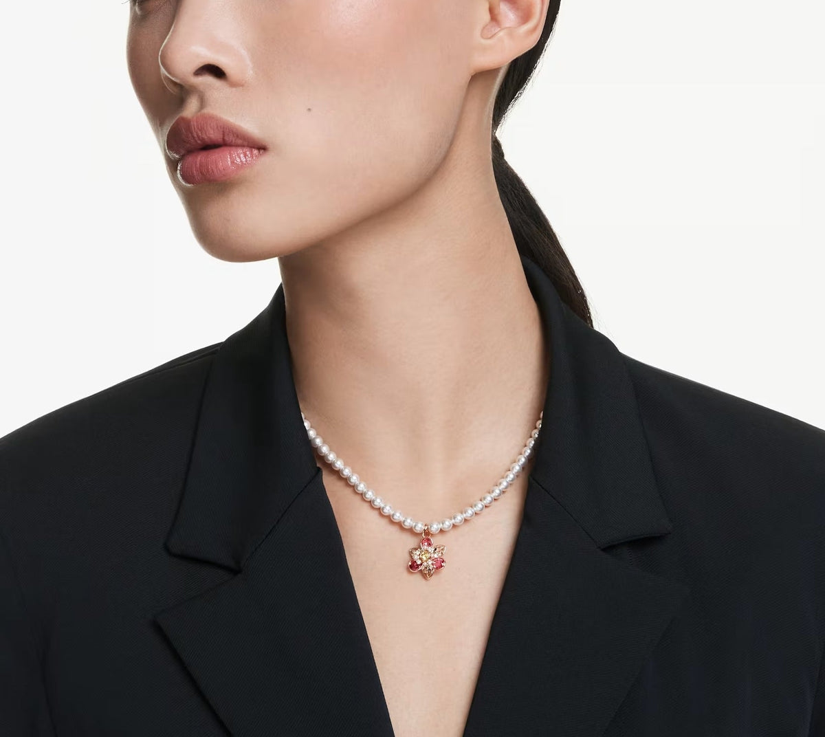 Liane White Pearl Floral Necklace