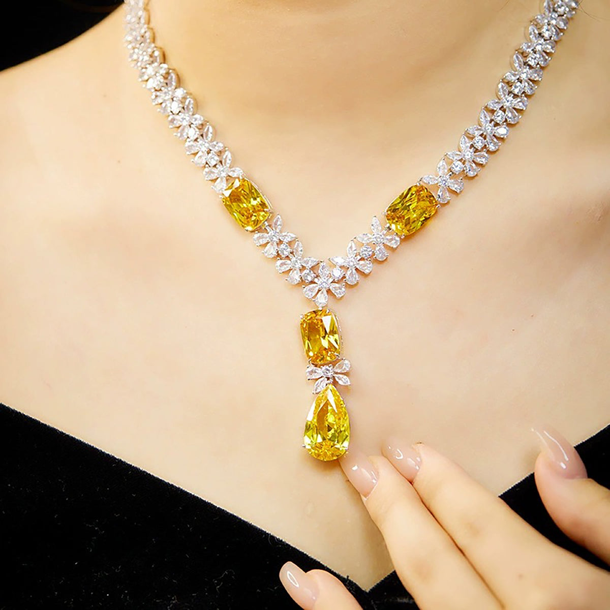 Nelly Butterfly Teardrop Necklace