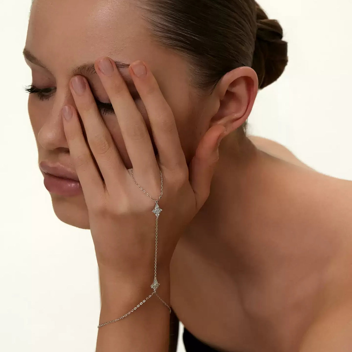 Reginrun 14K Gold Linked Finger Bracelet