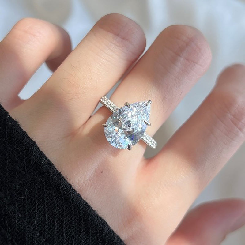 Siglindea White Teardrop Ring