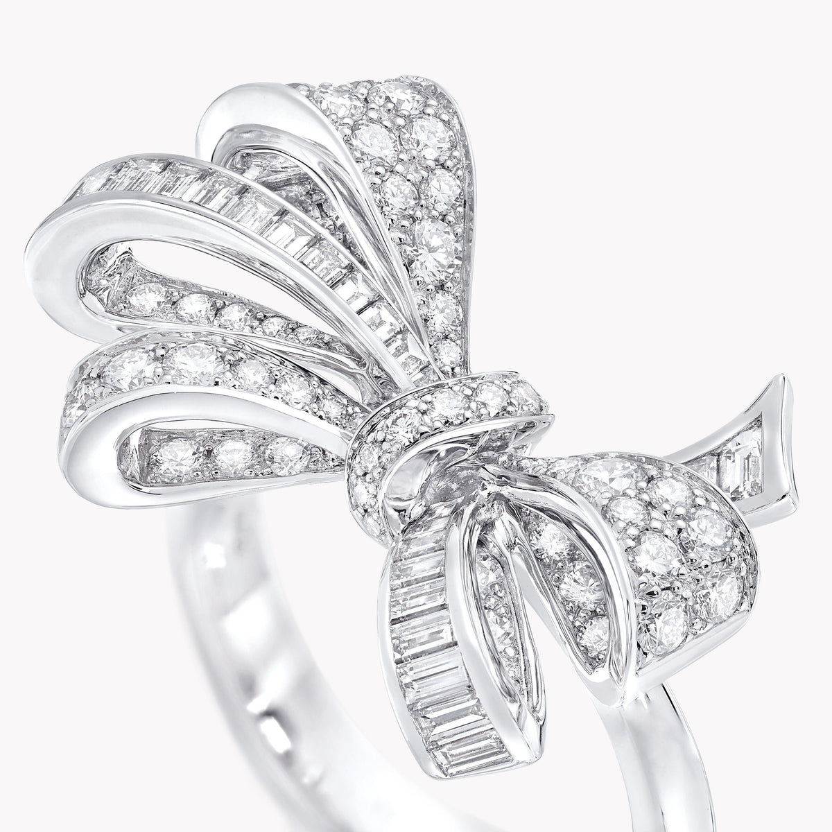 Stylisé White Butterfly Ring