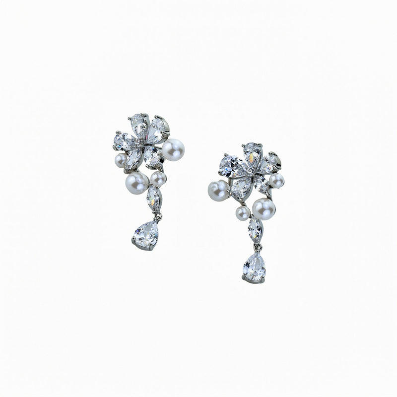 Symétrique White Snowflake Pearl Earrings