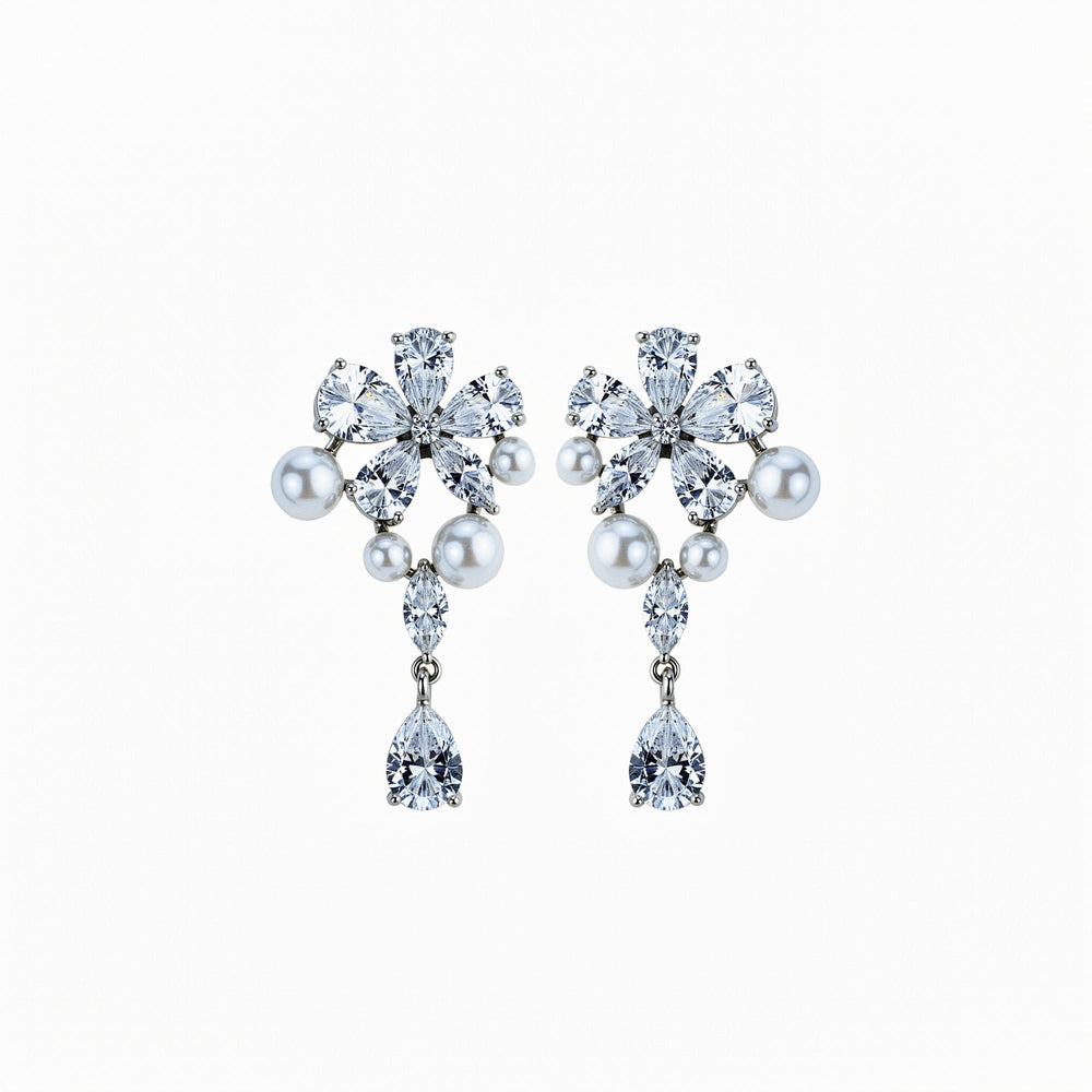 Symétrique White Snowflake Pearl Earrings