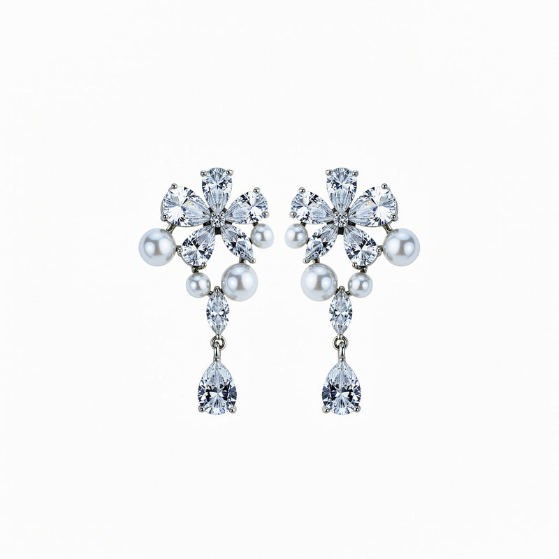 Symétrique White Snowflake Pearl Earrings