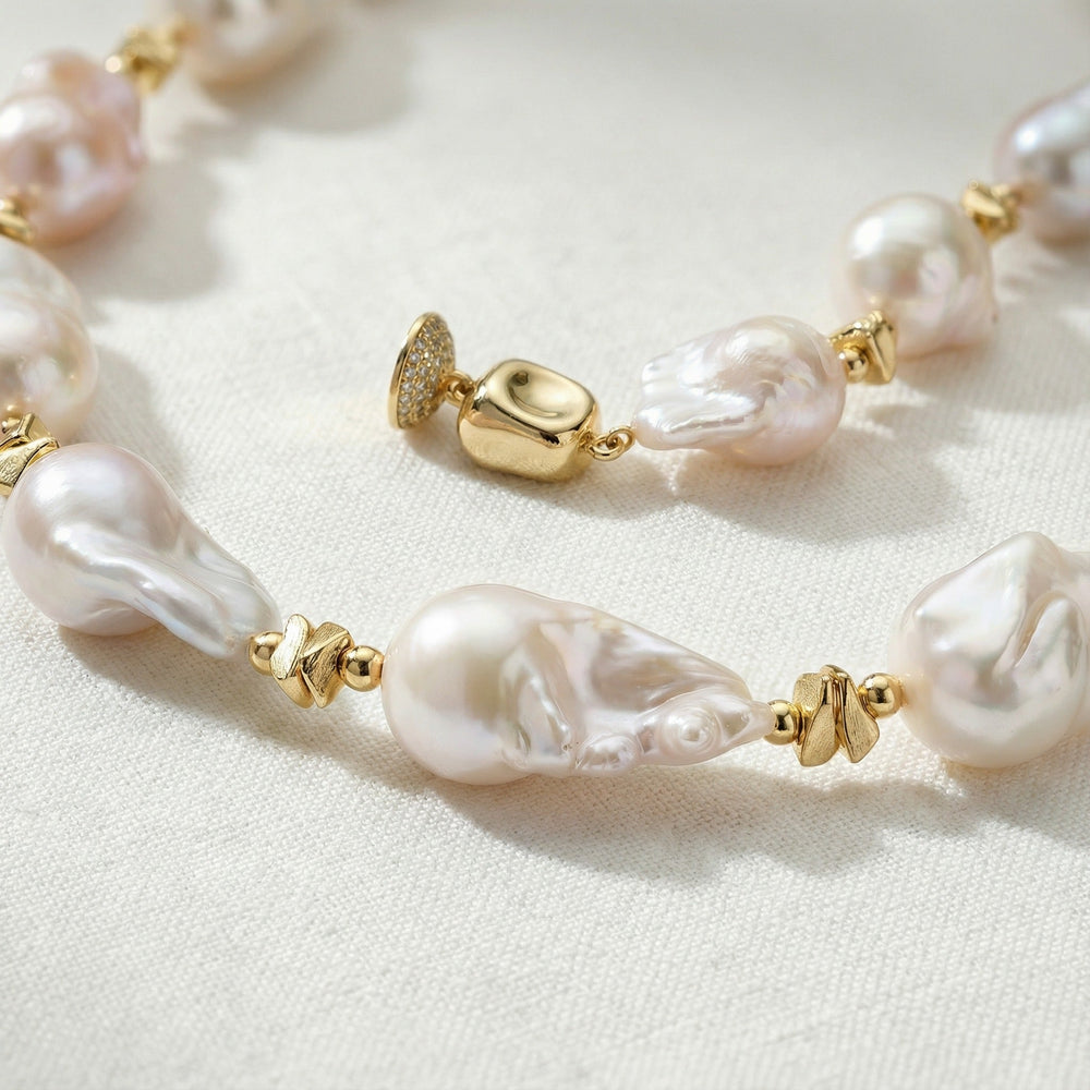 Témoin de bonheur Baroque Pearl Necklace