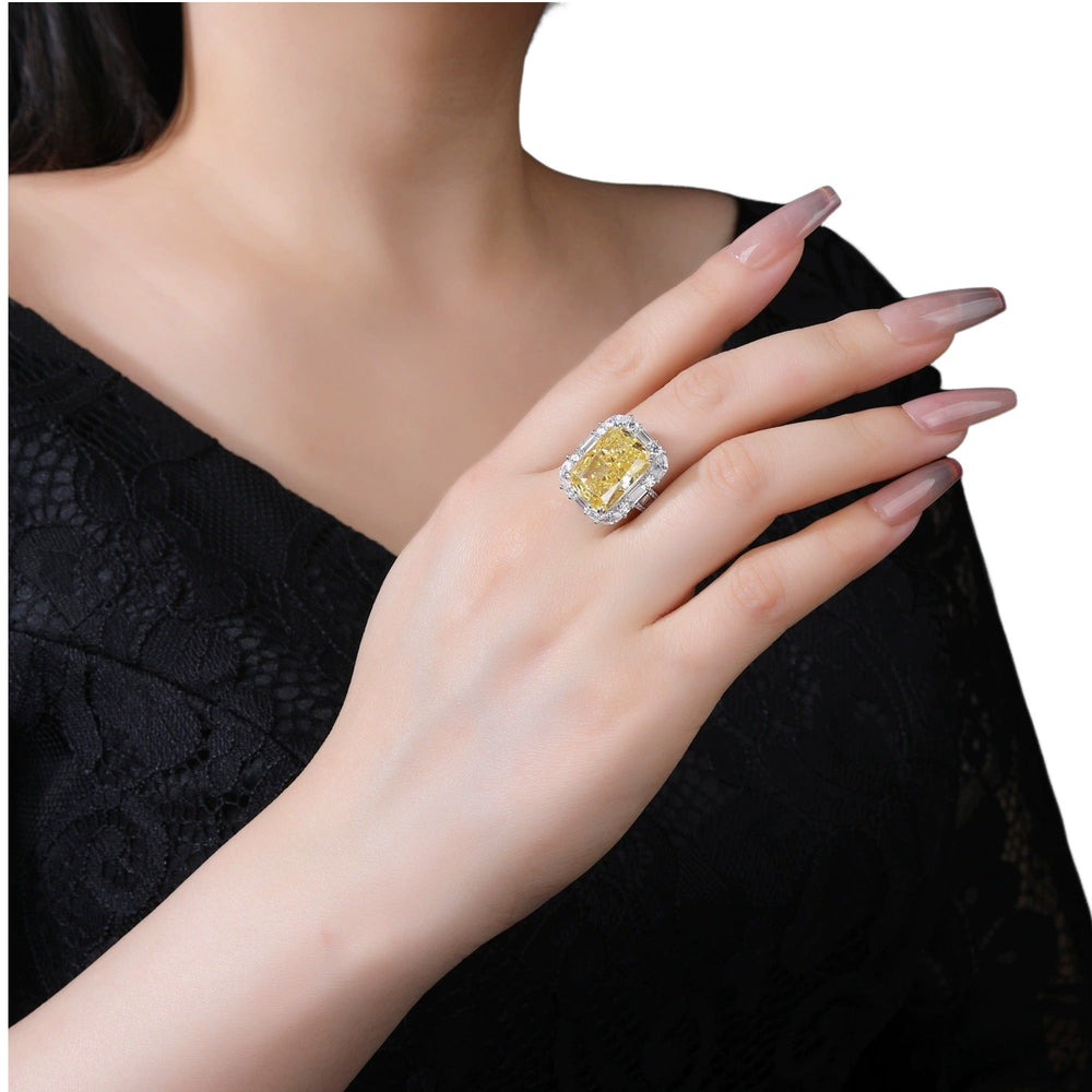 Waltraud Yellow Radiant Ring
