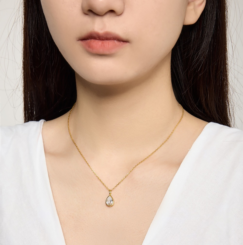 Werdhild 18K Gold Teardrop Necklace