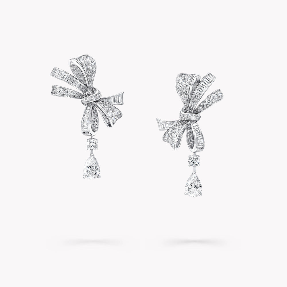 Stylisé White Butterfly Stud Earrings