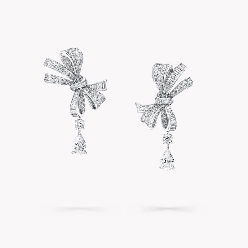 Stylisé White Butterfly Stud Earrings