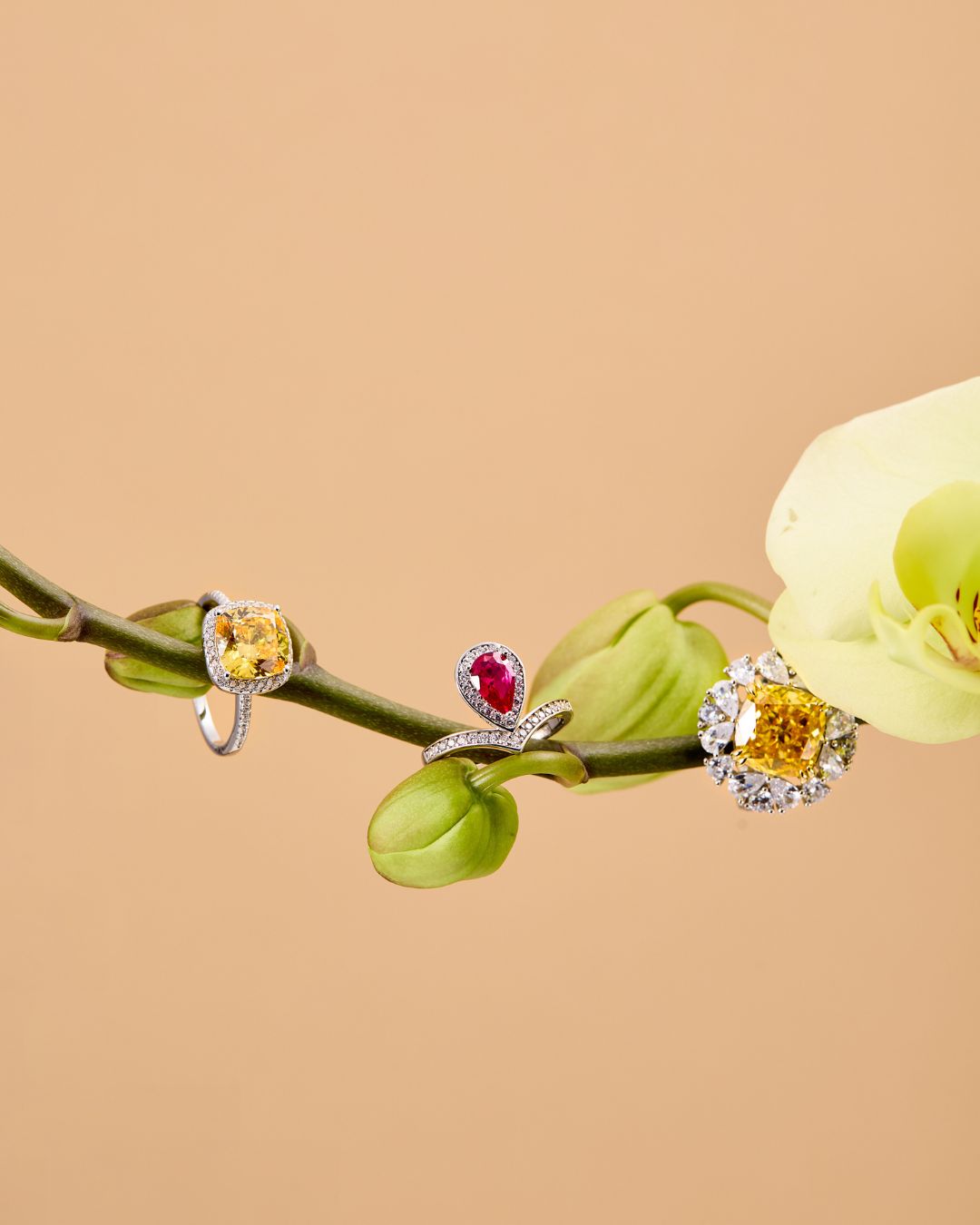 Kévinne Cushion Yellow Ring